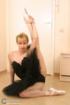 ballerina poses nude